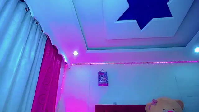 NahomiCamper online show from 11, 4, 2026