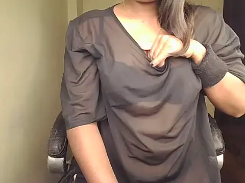 Snapshot of Black-Pearll chatting on 4, 11, 2025 Black-Pearll online show from 4, 11, 2025