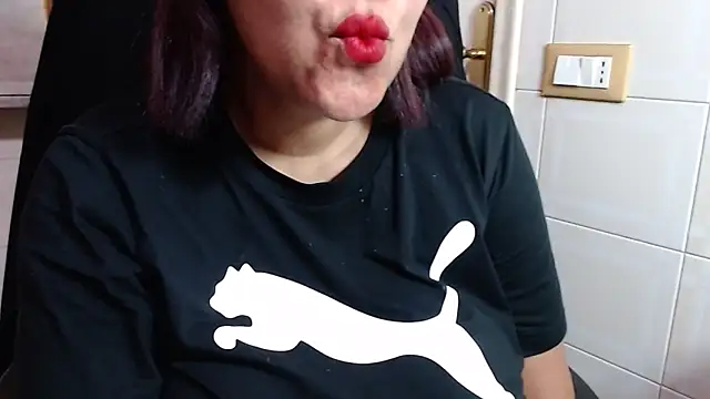 Snapshot of Foxlady2271 chatting on 26, 5, 2026 Foxlady2271 online show from 26, 5, 2026