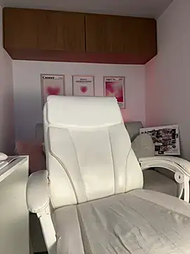 Snapshot of maddy_bronw_ chatting on 8, 7, 2026 maddy bronw online show from 8, 7, 2026