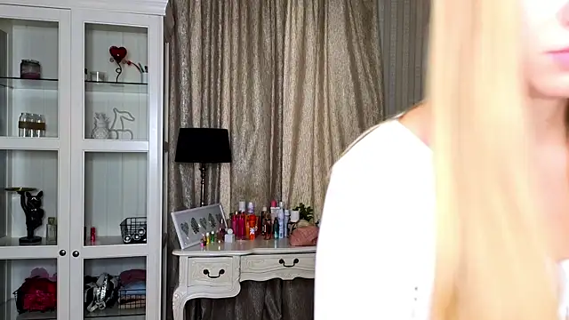 AnneFoxy online show from 5, 10, 2025