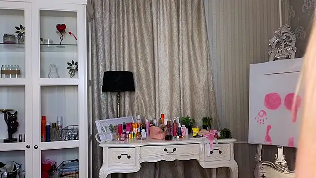 AnneFoxy online show from 4, 3, 2026