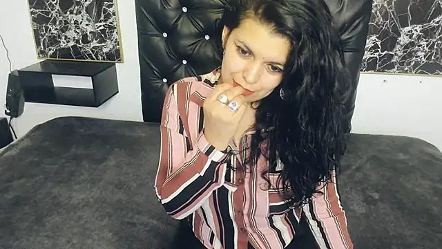 scarlett w0lf online show from 18, 1, 2025