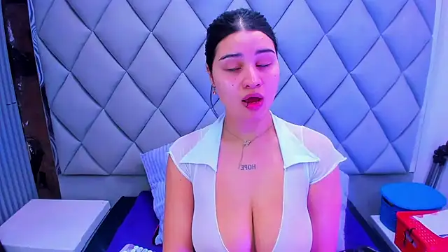 venusowen  online show from 8, 11, 2025