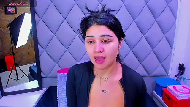 venusowen  online show from 14, 11, 2025