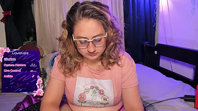 Snapshot of AnnieBigBoobs chatting on 9, 10, 2025 AnnieBigBoobs online show from 9, 10, 2025