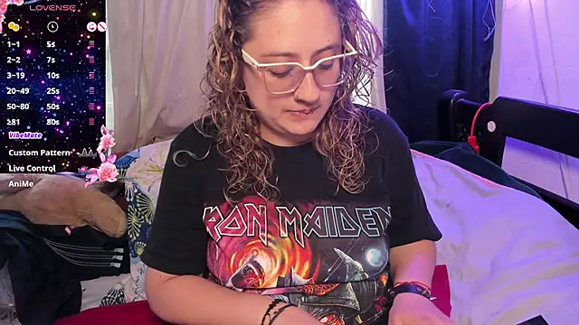 Snapshot of AnnieBigBoobs chatting on 19, 10, 2025 AnnieBigBoobs online show from 19, 10, 2025