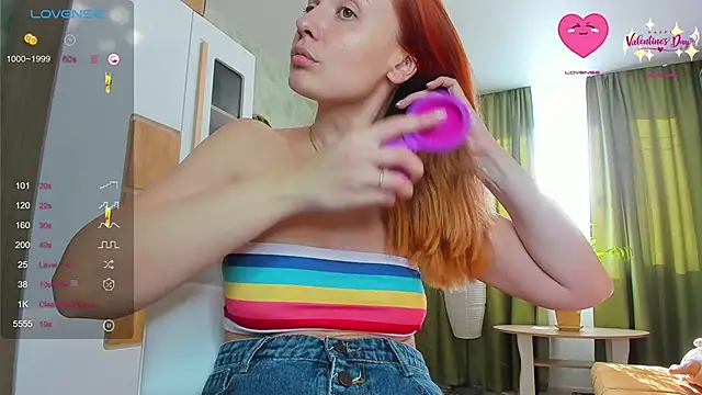 Snapshot of LuxieDelight chatting on 2, 2, 2025 LuxieDelight online show from 2, 2, 2025