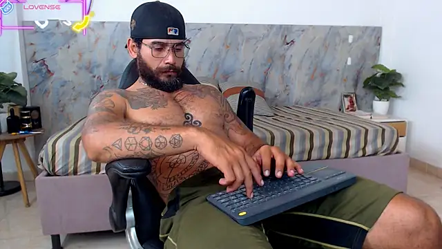 Snapshot of hanz_col chatting on 19, 4, 2026 hanz col online show from 19, 4, 2026