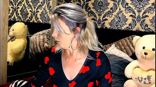 Snapshot of Aly_girl1 chatting on 8, 12, 2024 Aly girl1 online show from 8, 12, 2024