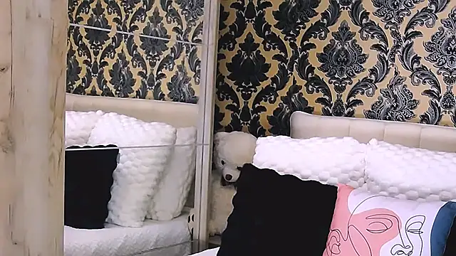 Snapshot of Aly_girl1 chatting on 12, 9, 2025 Aly girl1 online show from 12, 9, 2025