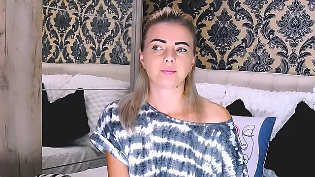 Snapshot of Aly_girl1 chatting on 18, 9, 2025 Aly girl1 online show from 18, 9, 2025