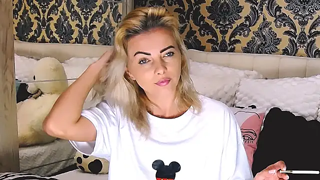 Snapshot of Aly_girl1 chatting on 5, 10, 2025 Aly girl1 online show from 5, 10, 2025