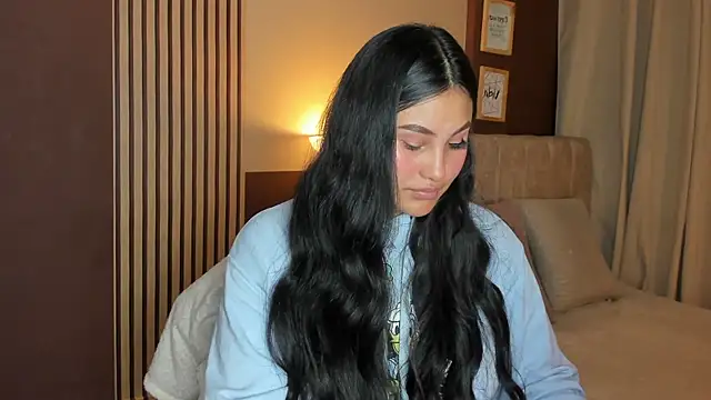 Little Ivy online show from 14, 4, 2026