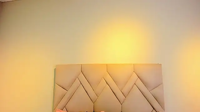 Isis Osman online show from 6, 3, 2026