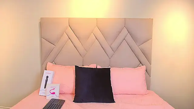 Isis Osman online show from 8, 4, 2026