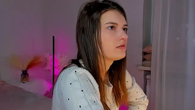 Laura Leee online show from 2, 3, 2025