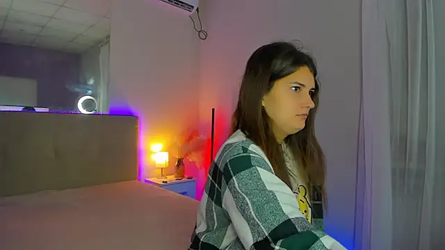 Laura Leee online show from 24, 9, 2025