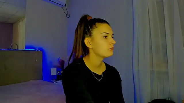 Laura Leee online show from 17, 11, 2025