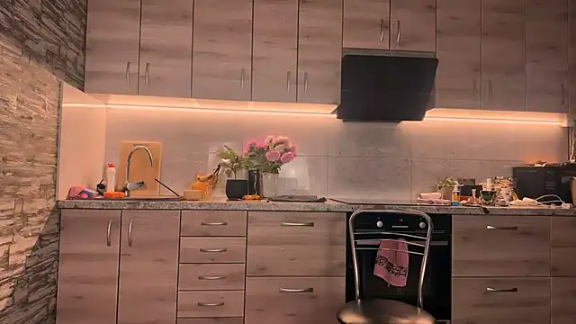 Snapshot of ___art chatting on 19, 9, 2025 art online show from 19, 9, 2025