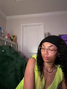 Snapshot of butterflybootyy chatting on 23, 4, 2026 butterflybootyy online show from 23, 4, 2026