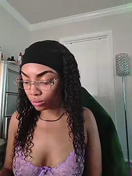 Snapshot of butterflybootyy chatting on 15, 5, 2026 butterflybootyy online show from 15, 5, 2026