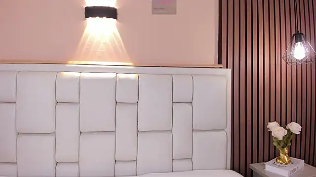 Snapshot of AvyMilton chatting on 5, 4, 2026 AvyMilton online show from 5, 4, 2026