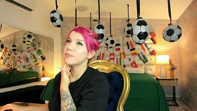 Snapshot of MelaniieRoux chatting on 16, 6, 2026 MelaniieRoux online show from 16, 6, 2026