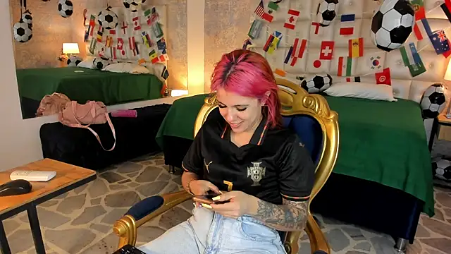 Snapshot of MelaniieRoux chatting on 2, 7, 2026 MelaniieRoux online show from 2, 7, 2026
