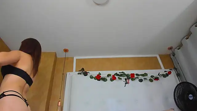 Snapshot of _evamilf_ chatting on 11, 4, 2026 evamilf online show from 11, 4, 2026