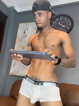 AaronCruz  online show from 27, 1, 2025