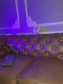 AaronCruz  online show from 27, 2, 2025