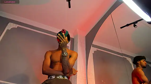 AaronCruz  online show from 10, 9, 2025