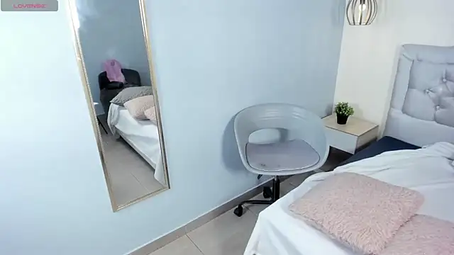 escarleth   online show from 15, 4, 2026