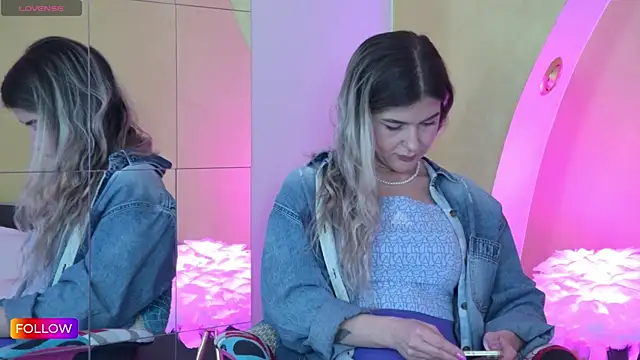 Snapshot of Sarah-Hart chatting on 18, 2, 2025 Sarah-Hart online show from 18, 2, 2025