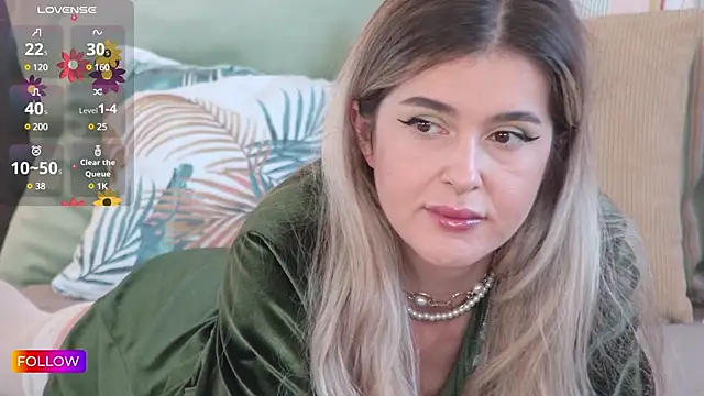 Snapshot of Sarah-Hart chatting on 4, 3, 2025 Sarah-Hart online show from 4, 3, 2025