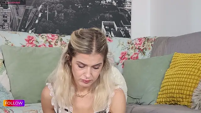 Snapshot of Sarah-Hart chatting on 16, 9, 2025 Sarah-Hart online show from 16, 9, 2025