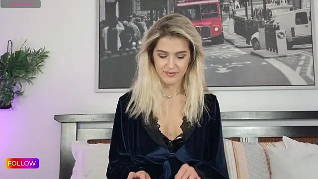 Snapshot of Sarah-Hart chatting on 6, 10, 2025 Sarah-Hart online show from 6, 10, 2025