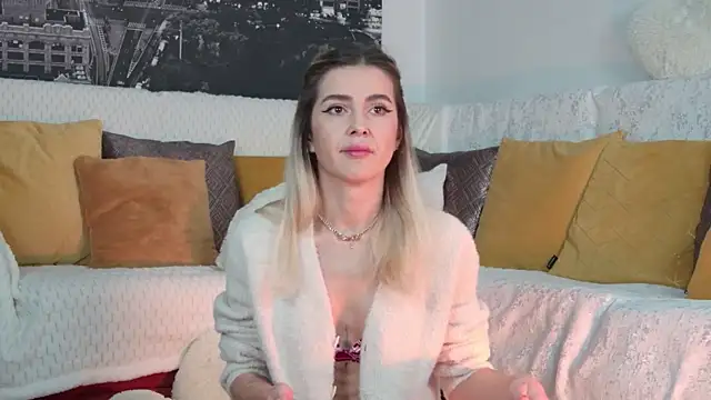 Snapshot of Sarah-Hart chatting on 19, 12, 2025 Sarah-Hart online show from 19, 12, 2025