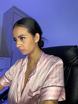 Laura fernandezII online show from 17, 4, 2026