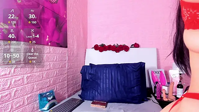 LYAA COLLINS  online show from 7, 10, 2025