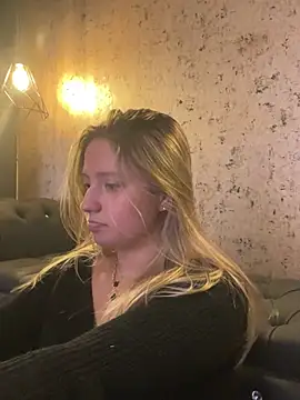 MiaPetit  online show from 8, 3, 2025