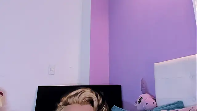 Snapshot of Charlotte11-11 chatting on 14, 4, 2026 Charlotte11-11 online show from 14, 4, 2026