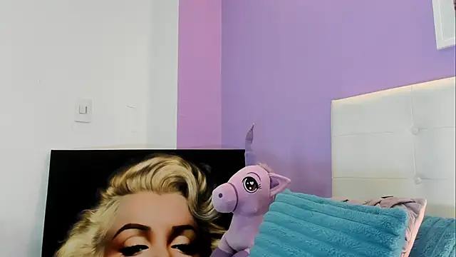 Snapshot of Charlotte11-11 chatting on 15, 4, 2026 Charlotte11-11 online show from 15, 4, 2026