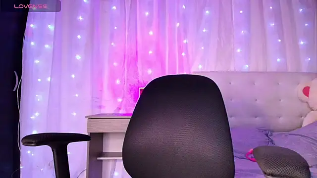 ivonjoness online show from 8, 4, 2026