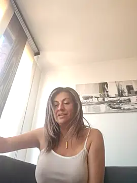 Latiinvenushot online show from 22, 3, 2026