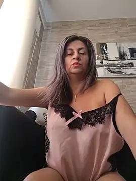 Latiinvenushot online show from 28, 5, 2026