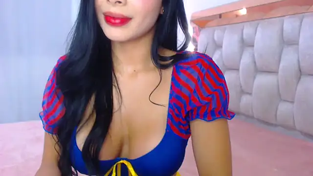 Snapshot of lolaperrys chatting on 1, 11, 2025 lolaperrys online show from 1, 11, 2025