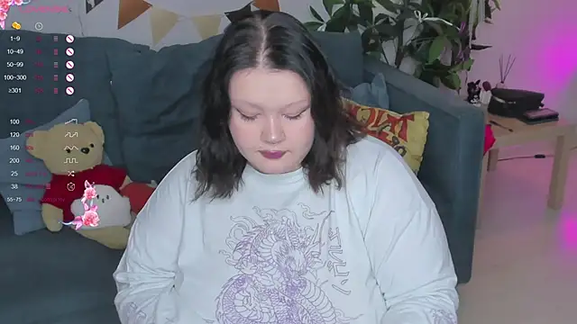 LilyBelll online show from 4, 10, 2025