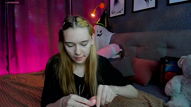 Lesi Moonie01 online show from 28, 10, 2025